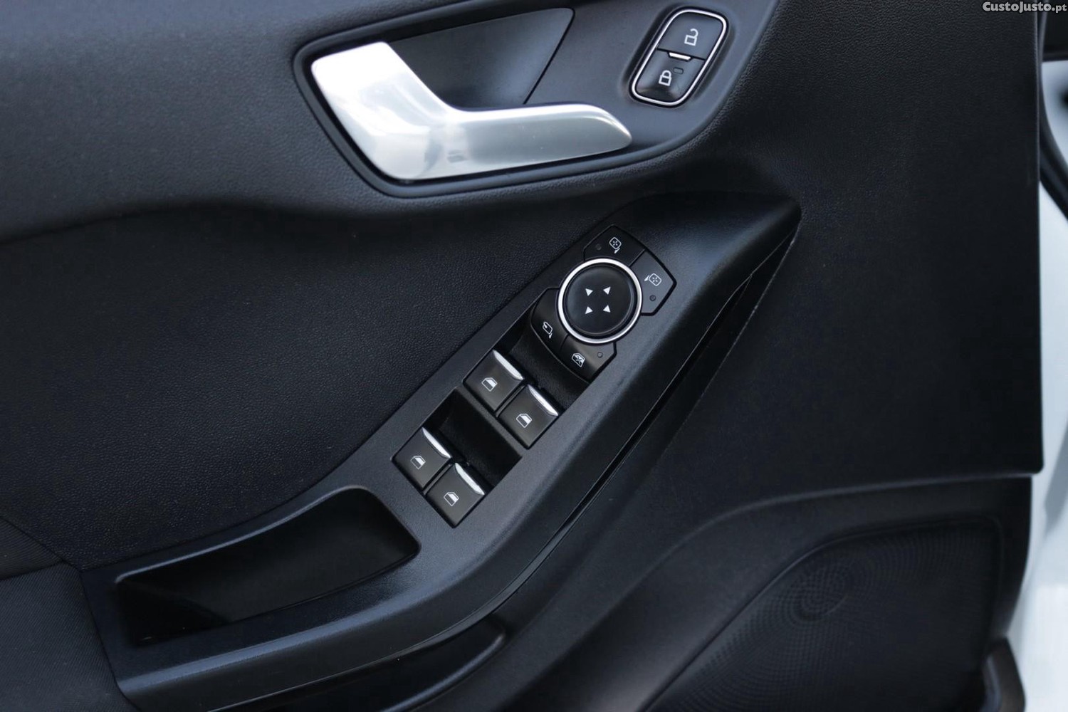 Ford Fiesta 1.5 TDCI Connected — fotografia 34