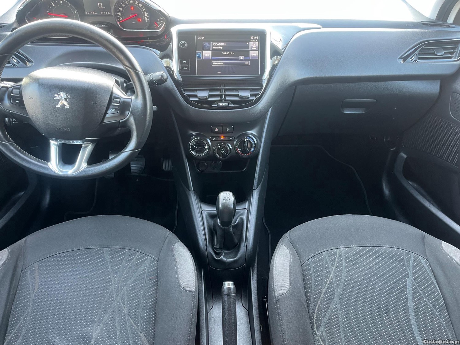 Peugeot 208 1.4 HDI Allure — fotografia 2
