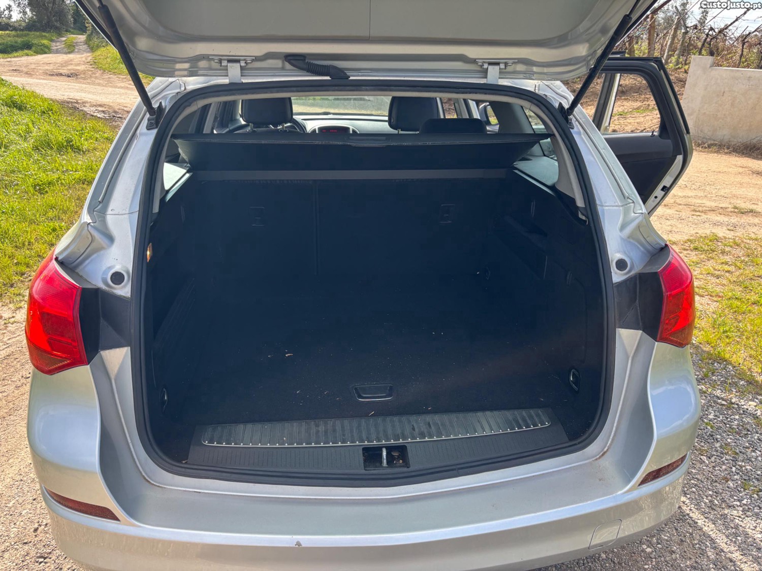 Opel Astra Sport Tourer — fotografia 4