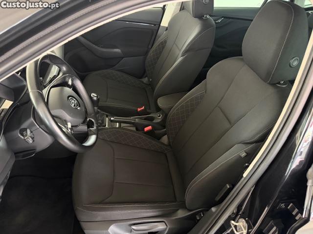 Skoda Kamiq 1.0 TSI Ambition — fotografia 9
