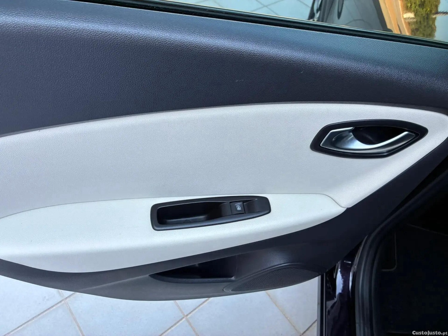 Renault Captur 1.2 TCe Initiale Paris EDC — fotografia 7