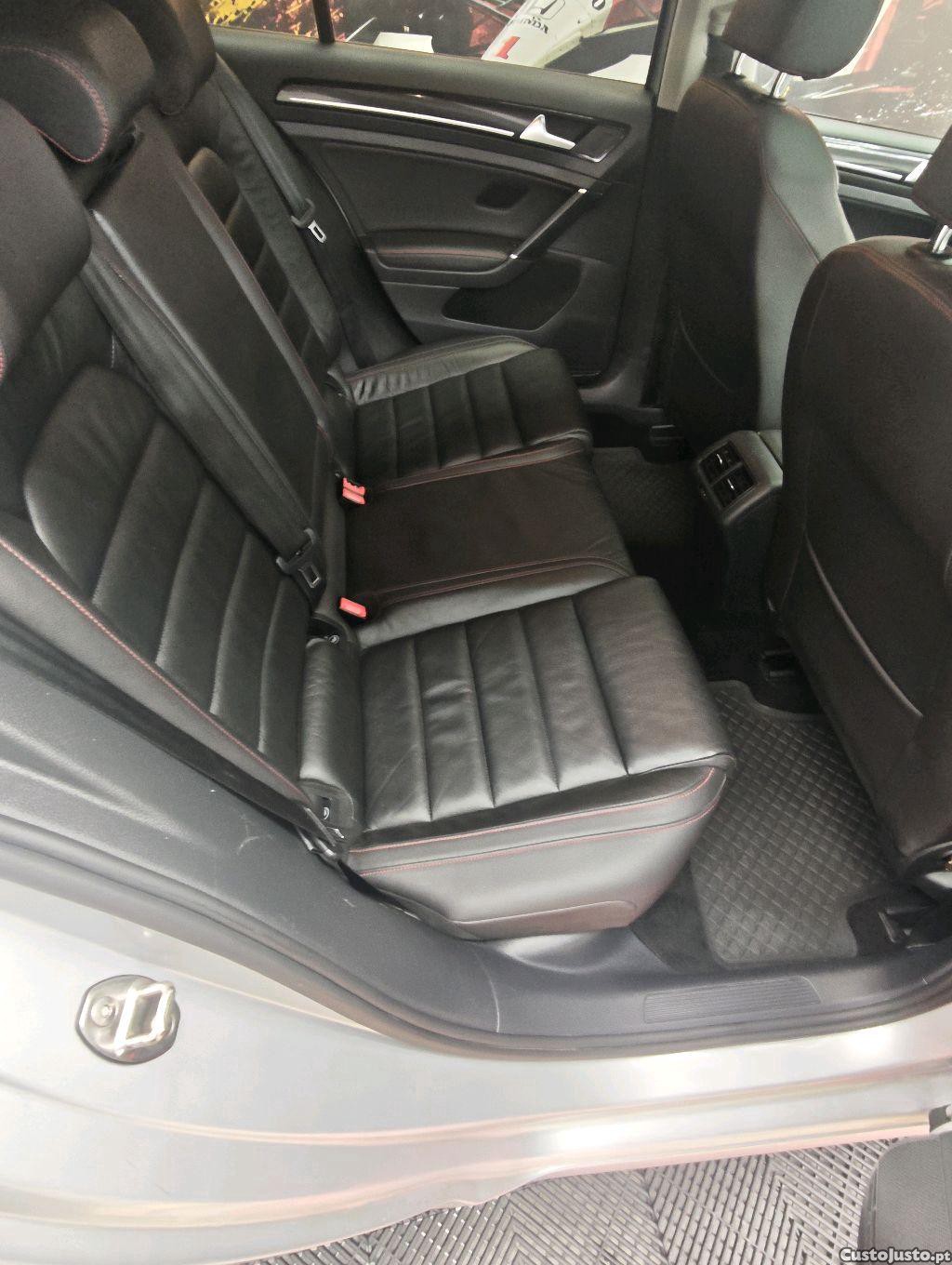 Volkswagen Golf 1.6 tdi — fotografia 4