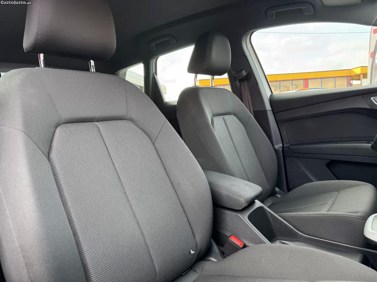 Audi Q4 40 82 kwh — fotografia 12