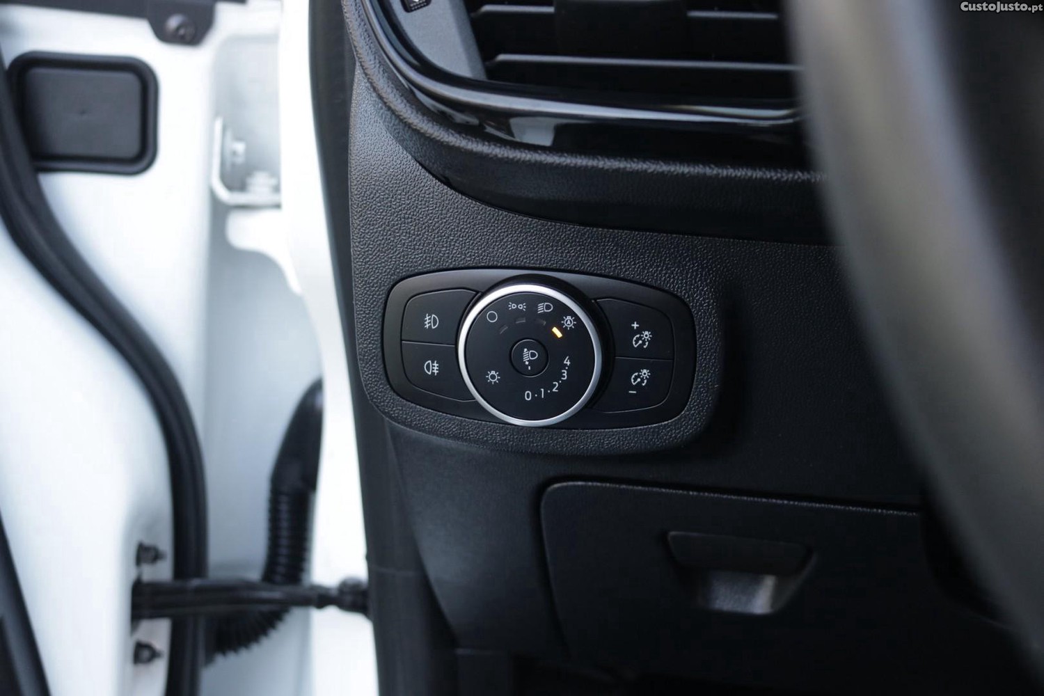 Ford Fiesta 1.5 TDCI Connected — fotografia 33