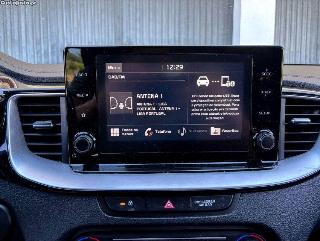Kia Ceed SW 1.6 CRDI — fotografia 4