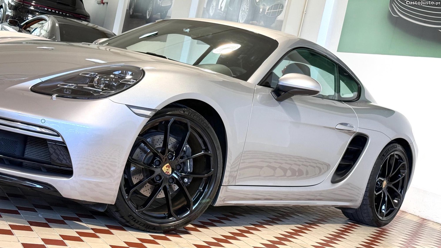 Porsche Cayman 718 — fotografia 18