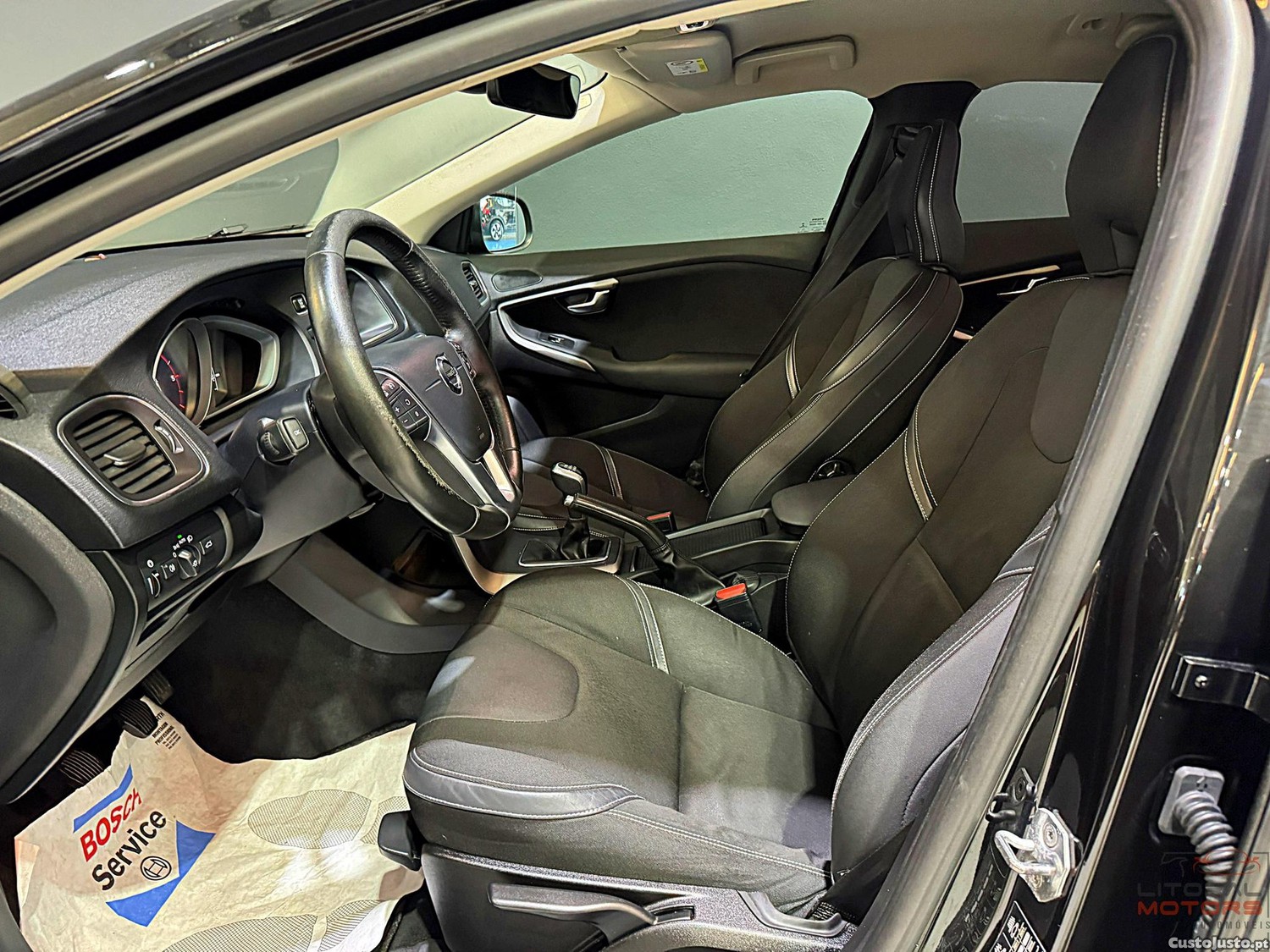 Volvo V40 D2 Black Line — fotografia 12
