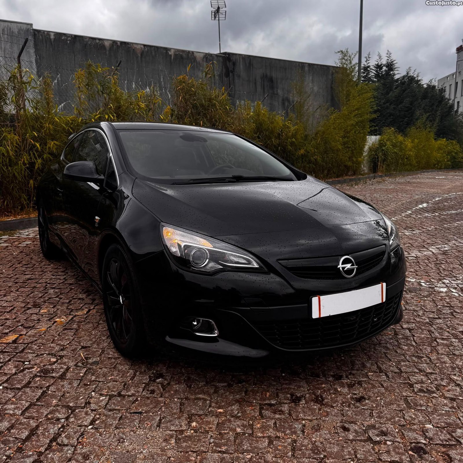 Opel Astra GTC OPC Line — fotografia 10