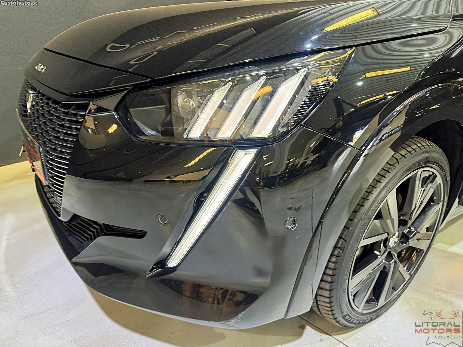 Peugeot 208 1.2 PureTech GT EAT8 — photo 5