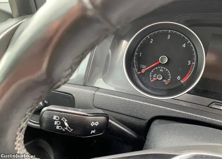 Volkswagen Golf 1.6 TDI Confortline — fotografia 4