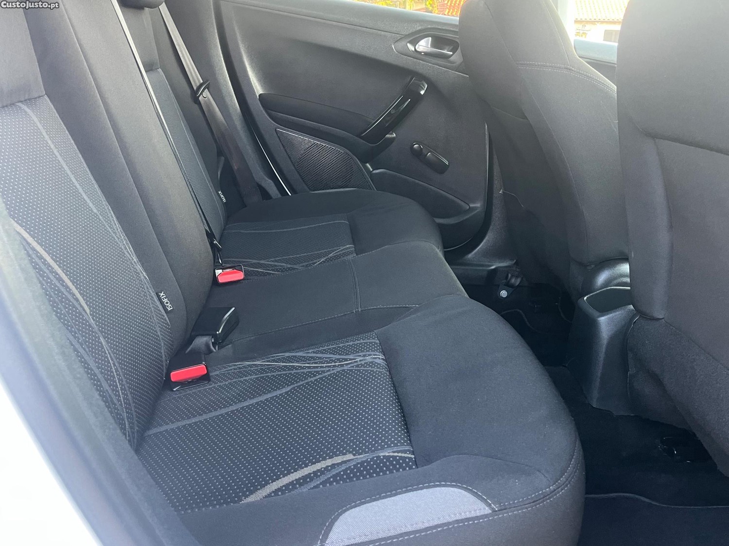 Peugeot 208 1.4 HDI Allure — fotografia 4