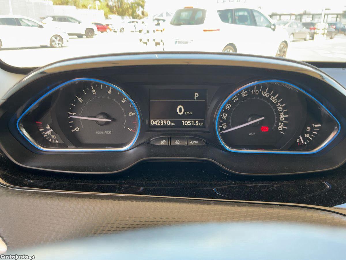 Peugeot 2008 Allure Auto — fotografia 4
