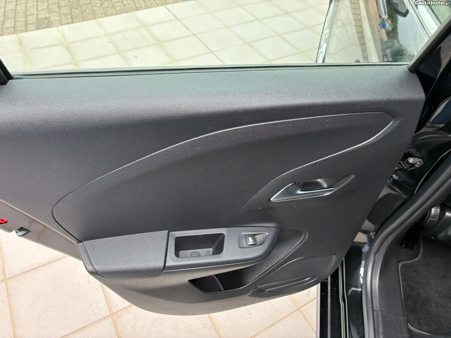 Opel Corsa 1.5 D Elegance — fotografia 9