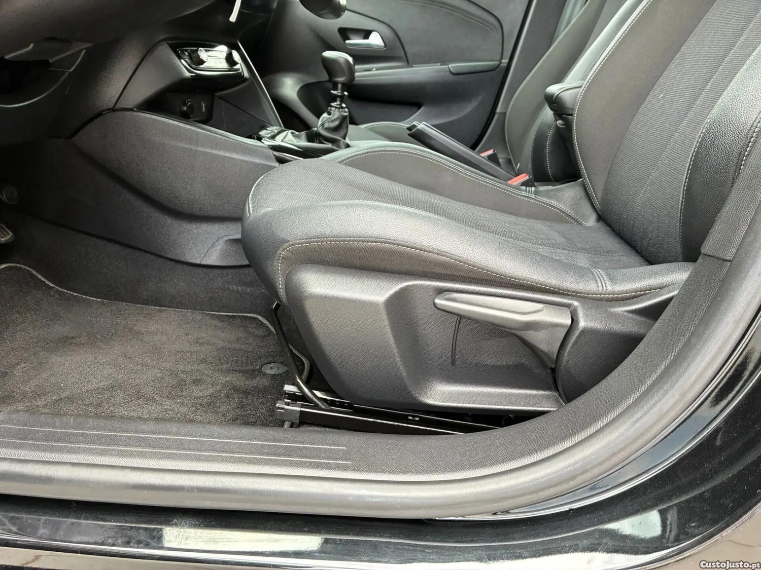 Opel Corsa 1.5 D Elegance — fotografia 17