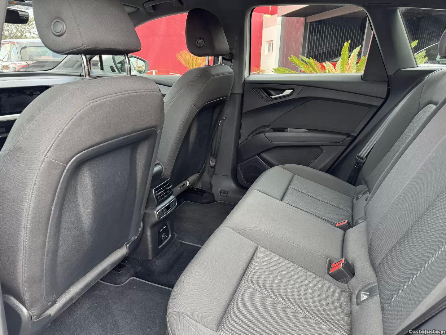 Audi Q4 40 82 kwh — fotografia 15