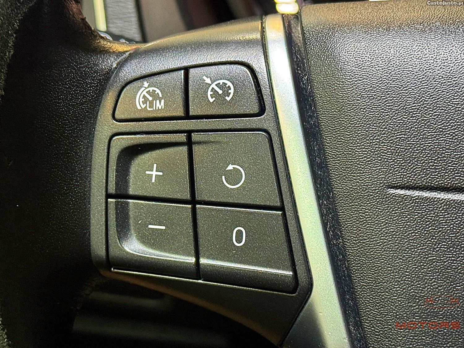 Volvo V40 D2 Black Line — fotografia 4