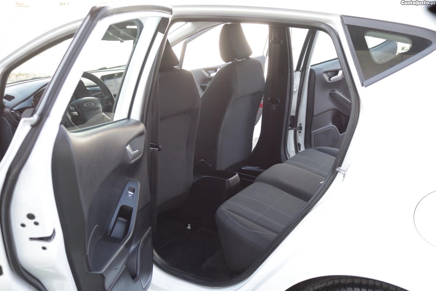 Ford Fiesta 1.5 TDCI Connected — fotografia 39