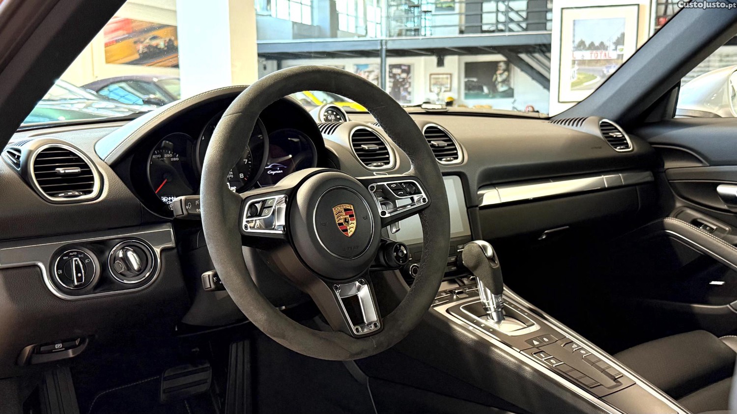 Porsche Cayman 718 — fotografia 12
