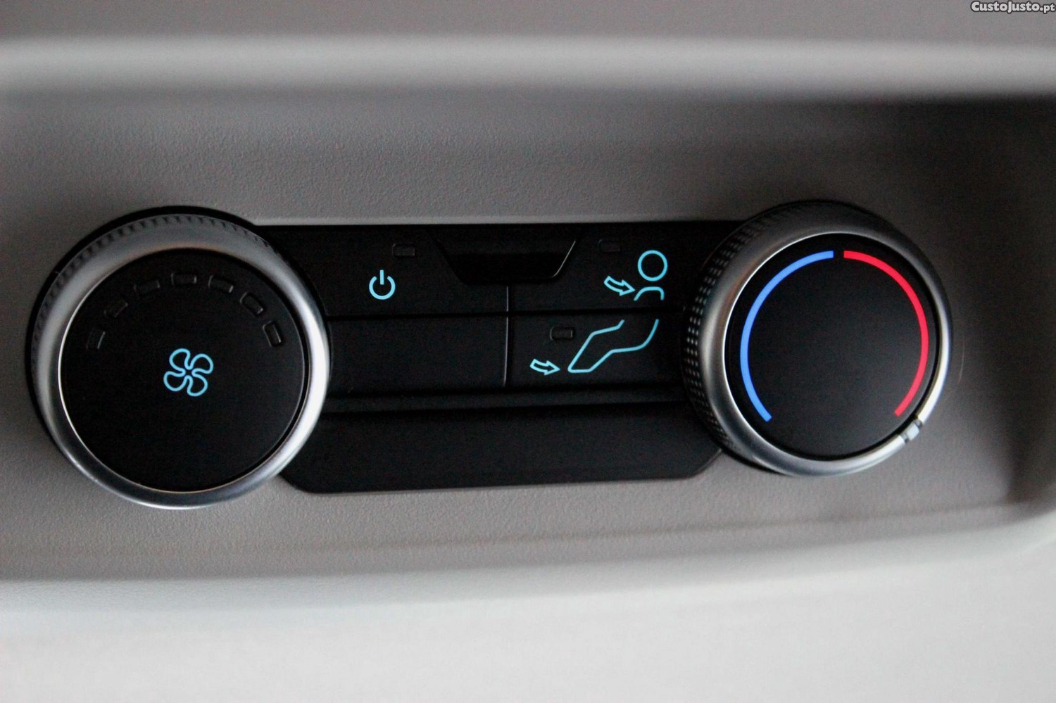 Ford Transit Custom 320 L2 2.0 EcoBlue Trend — fotografia 16