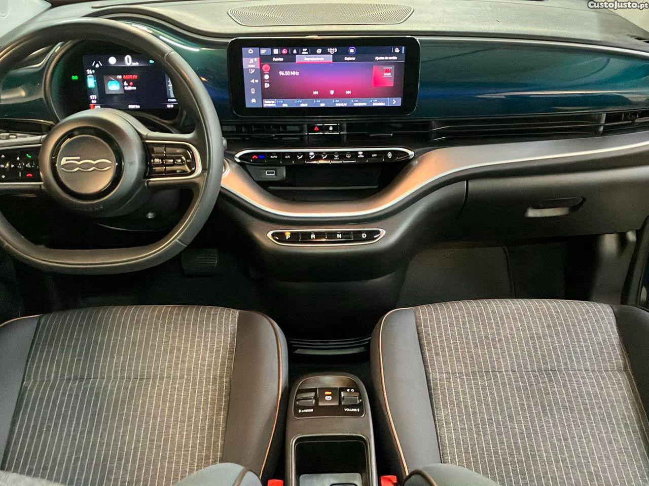 Fiat 500 e Icon Plus 42 KWh — fotografia 10