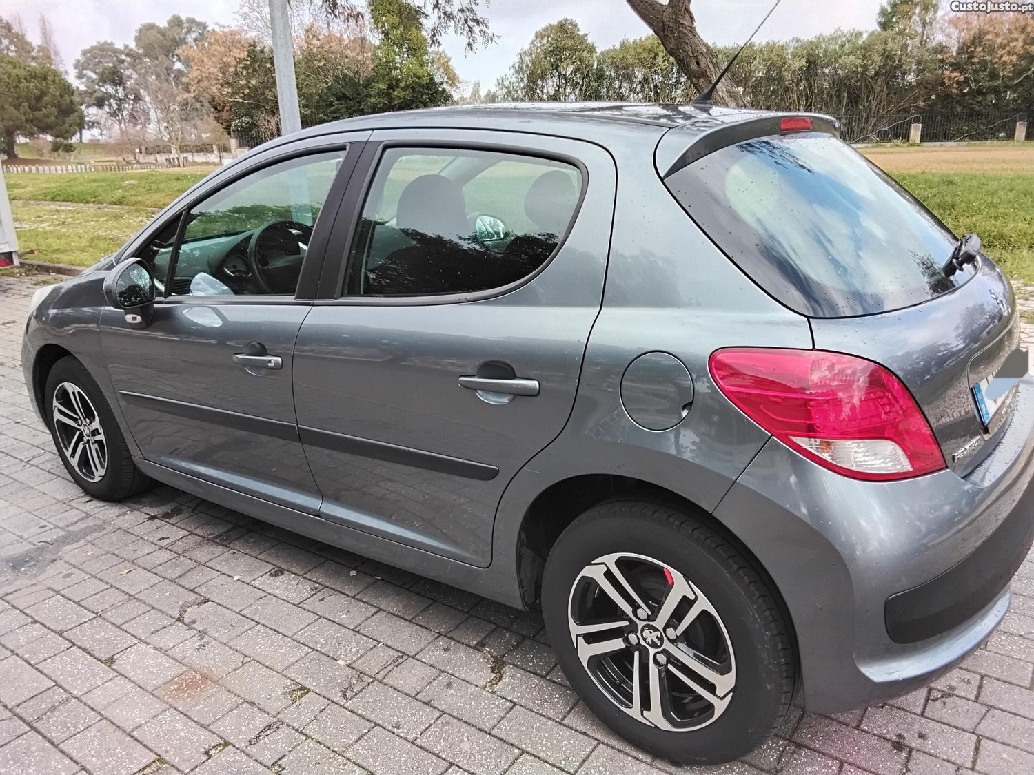 Peugeot 207 1400 hdi 133000 Reservado — photo 3