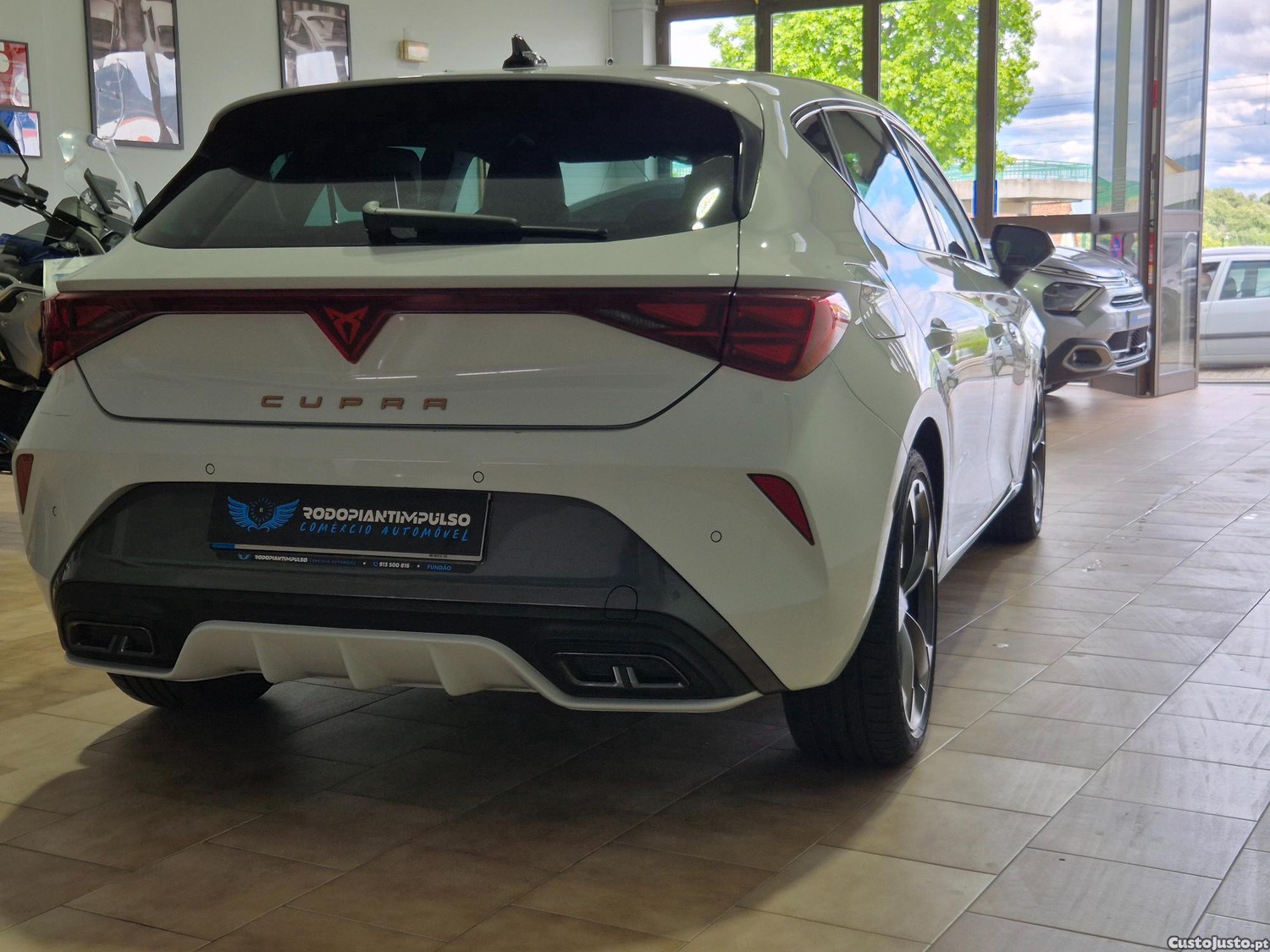 CUPRA Leon 1.5 eTSI Tribe Edition — fotografia 4