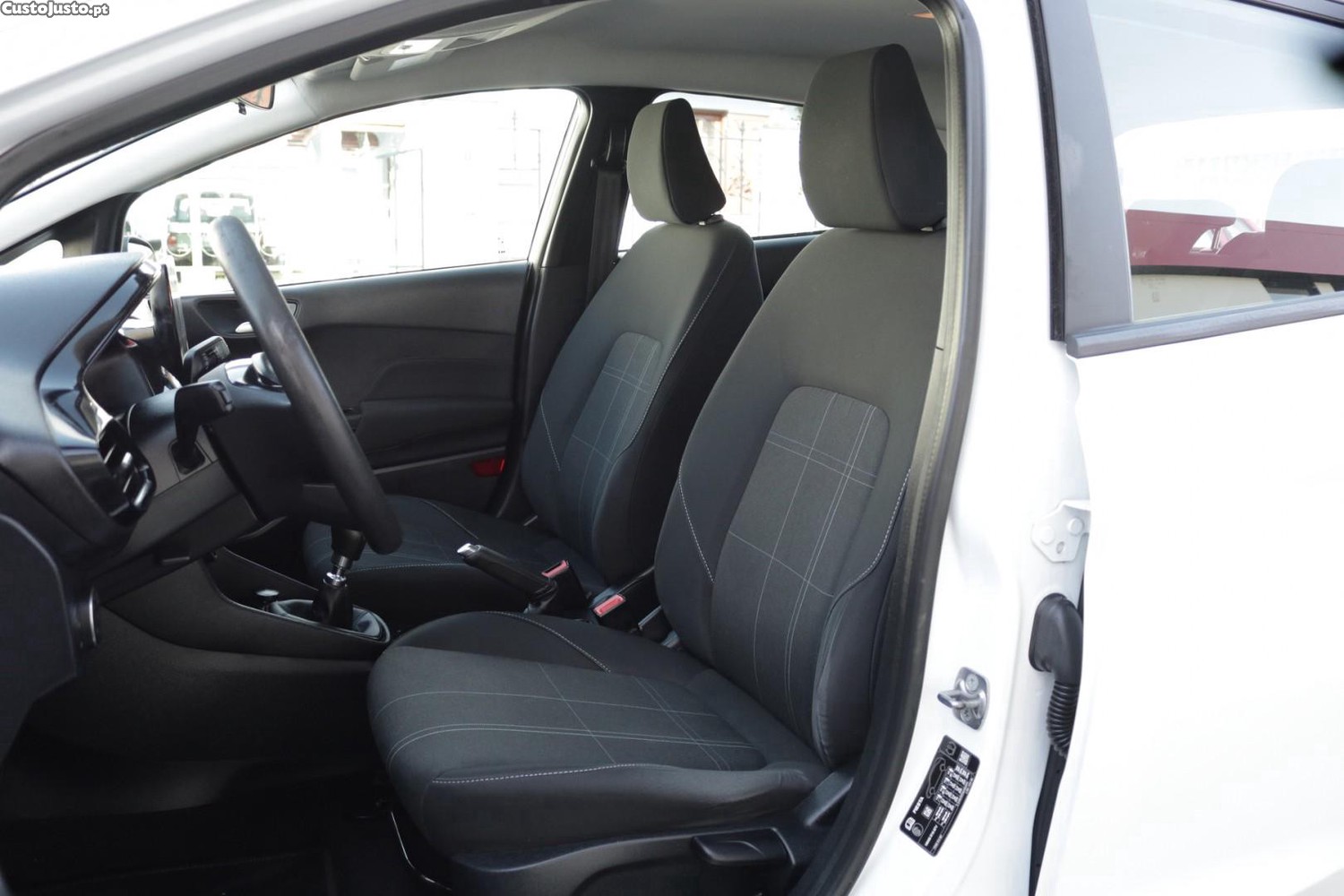 Ford Fiesta 1.5 TDCI Connected — fotografia 46