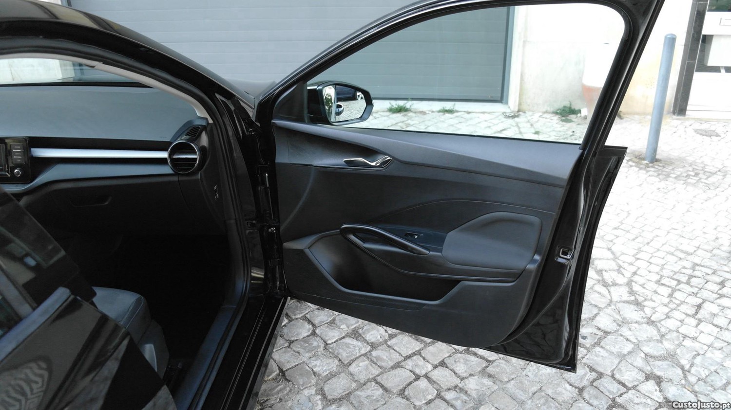 Skoda Fabia 1.0 MPI — fotografia 4