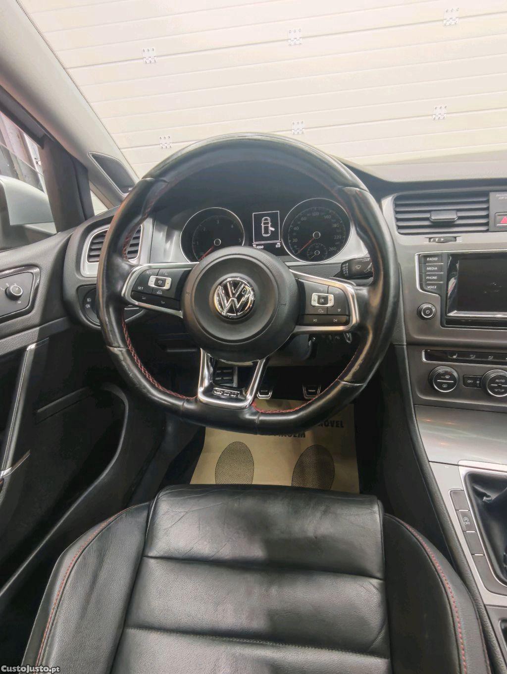 Volkswagen Golf 1.6 tdi — fotografia 2