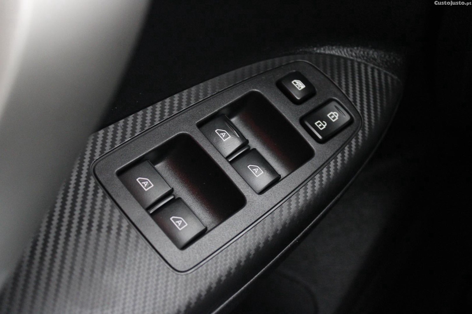 Mitsubishi Eclipse CROSS 2.4 PHEV 4WD (AUTO) — fotografia 19