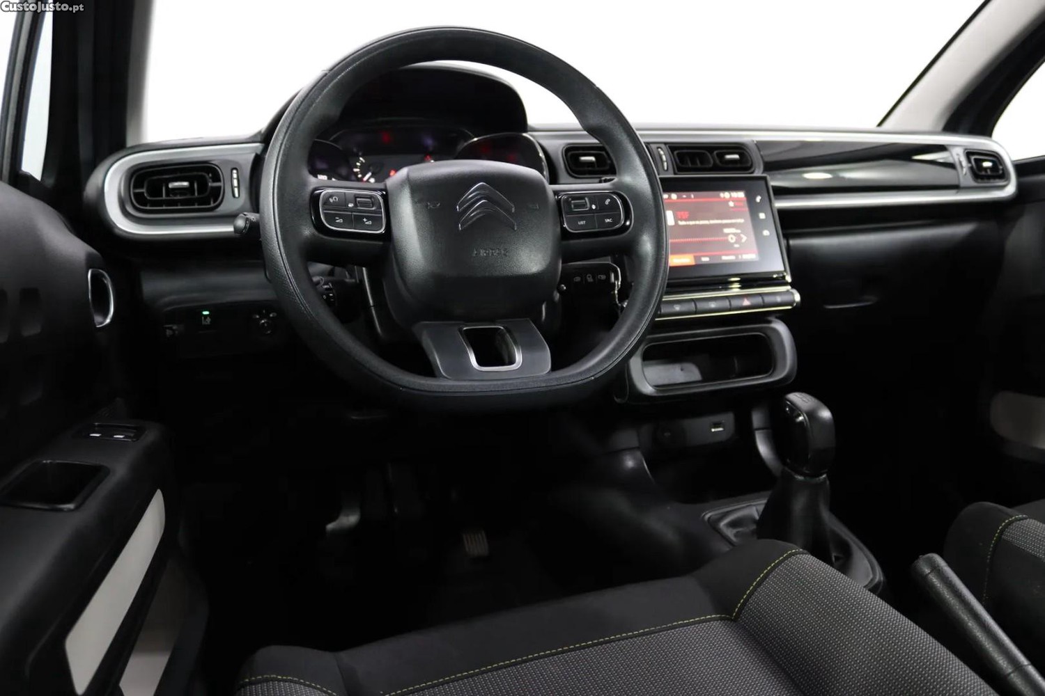 Citroën C3 1.2 PureTech Shine — fotografia 12