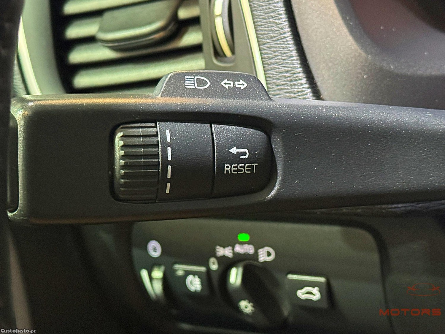 Volvo V40 D2 Black Line — fotografia 3