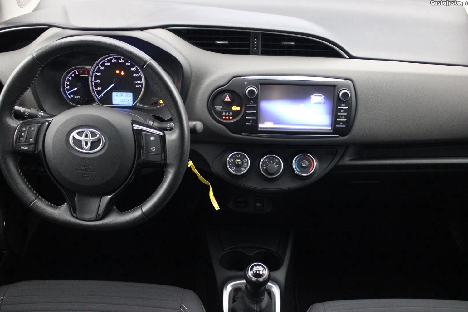 Toyota Yaris 1.0 VVT-I CONFORT — fotografia 33