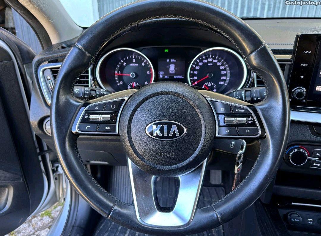 Kia Ceed SW 1.6 CRDI — fotografia 2