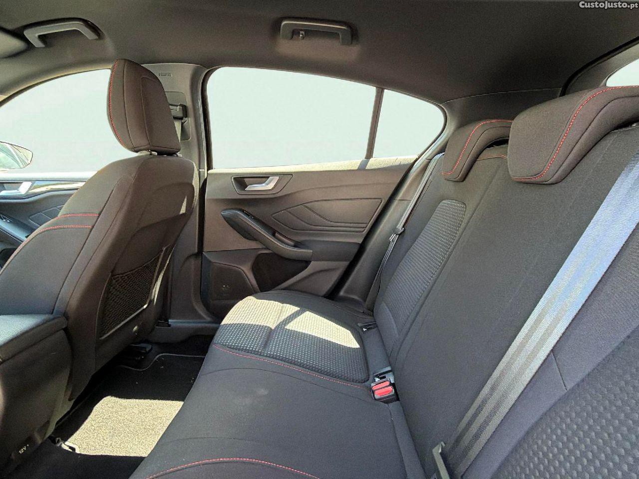 Ford Focus 1.5 TDCi ECOBlue ST-Line — fotografia 5