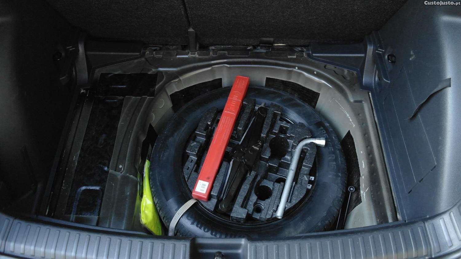 Skoda Fabia 1.0 MPI — fotografia 14