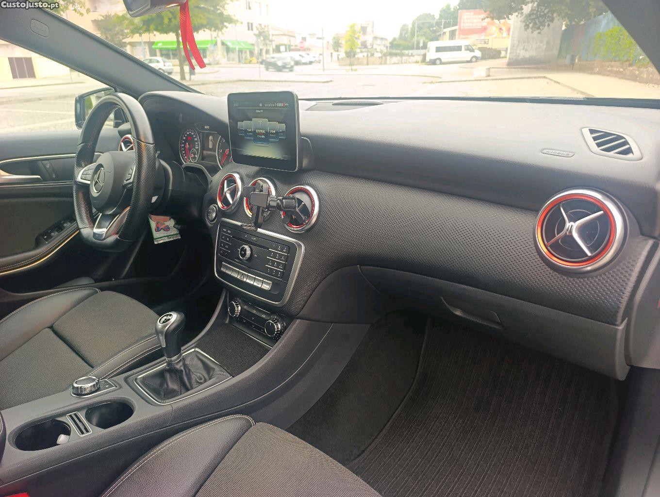 Mercedes-Benz A 180 Line AMG — fotografia 3