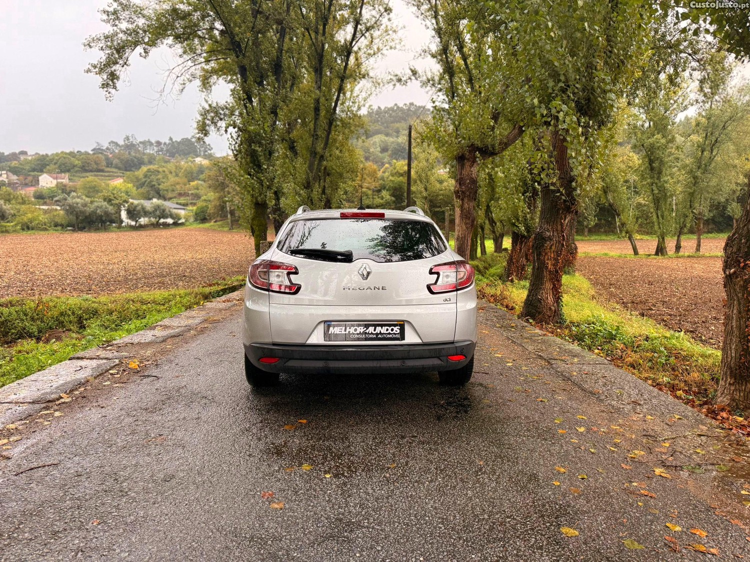 Renault Mégane Sport Tourer 1.5 dCi Dynamique S - 09 — photo 5