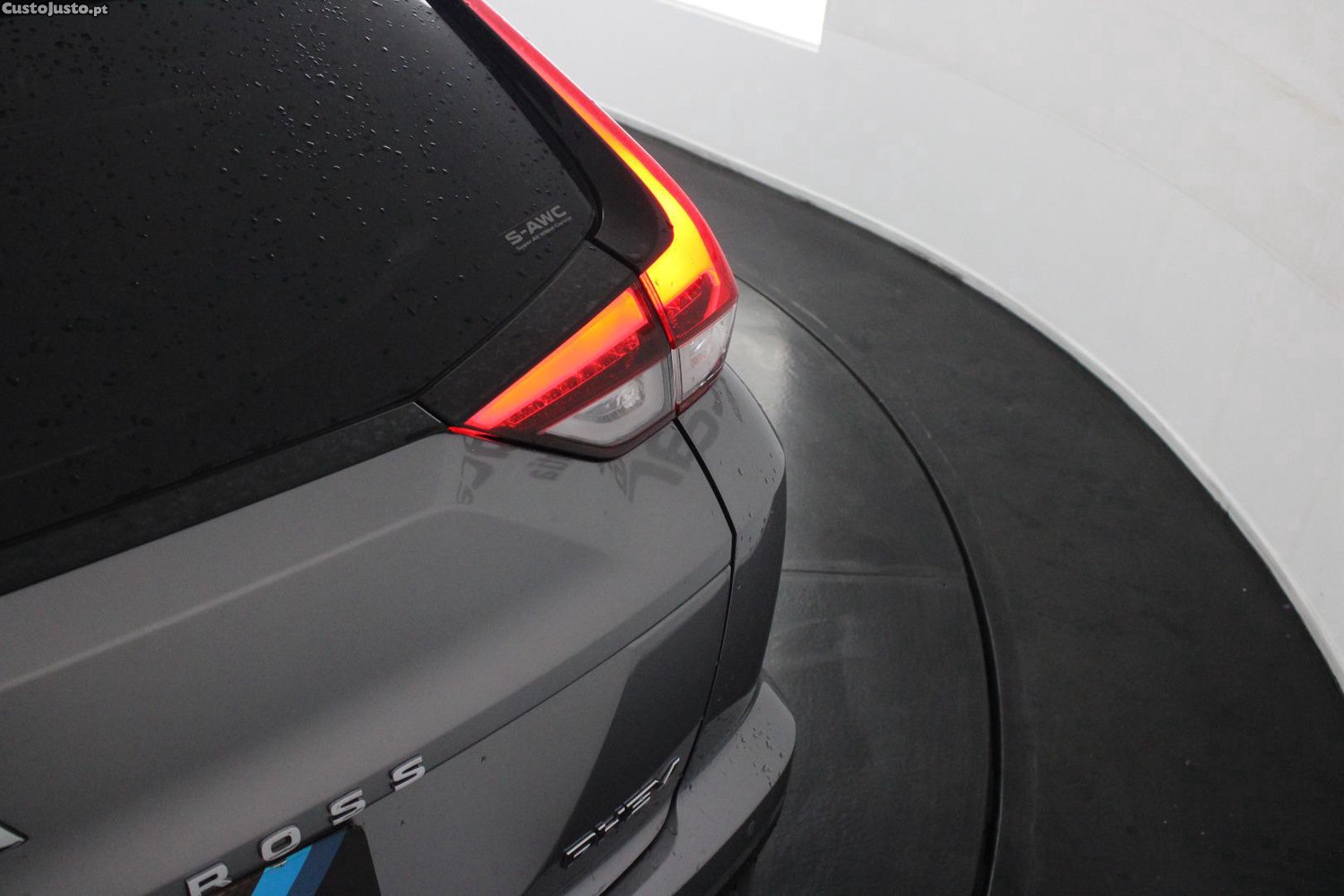Mitsubishi Eclipse CROSS 2.4 PHEV 4WD (AUTO) — fotografia 3