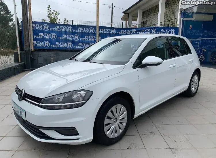 Volkswagen Golf 1.6 TDI Confortline — fotografia 19
