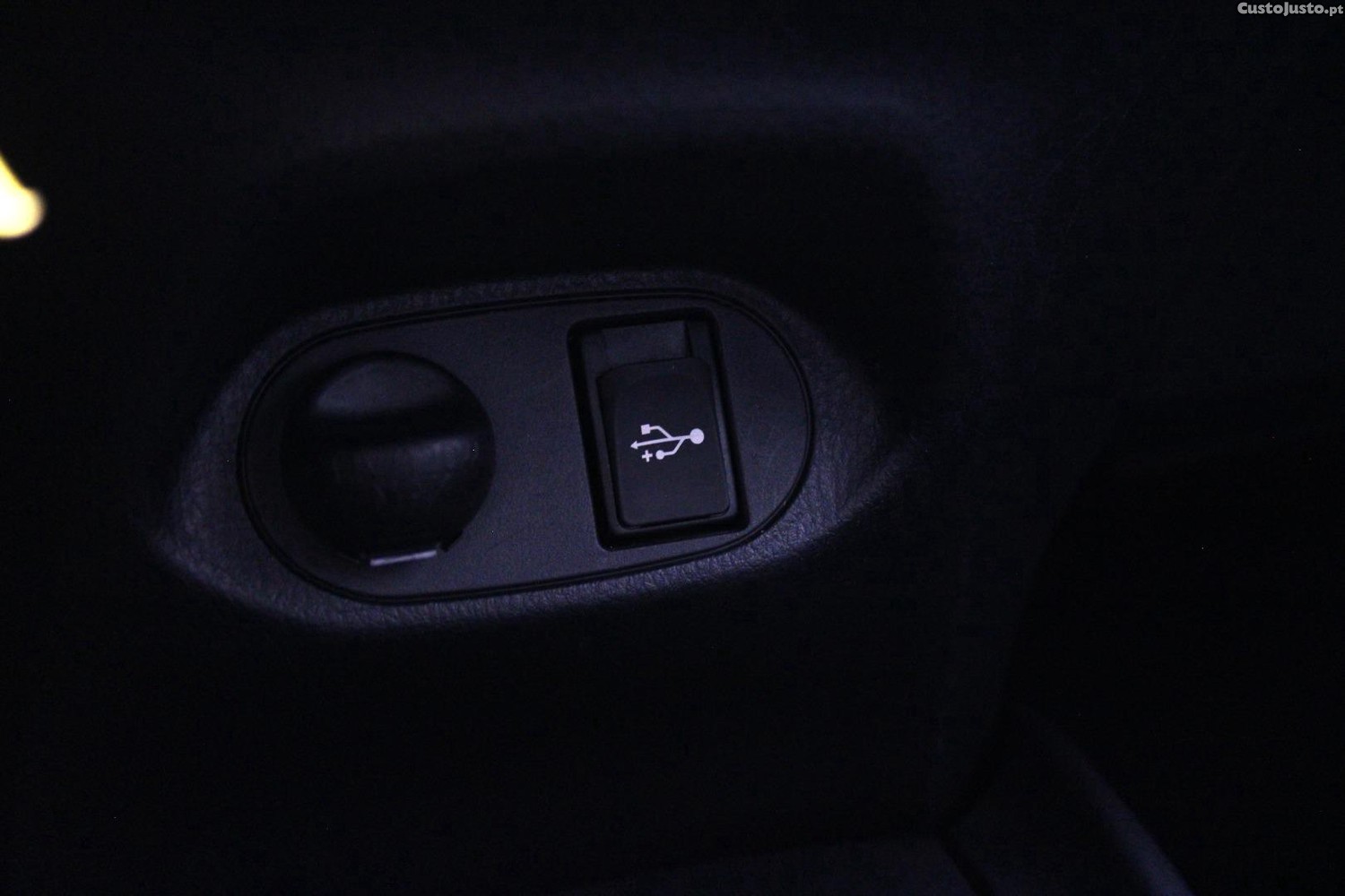 Toyota Yaris 1.0 VVT-I CONFORT — fotografia 17