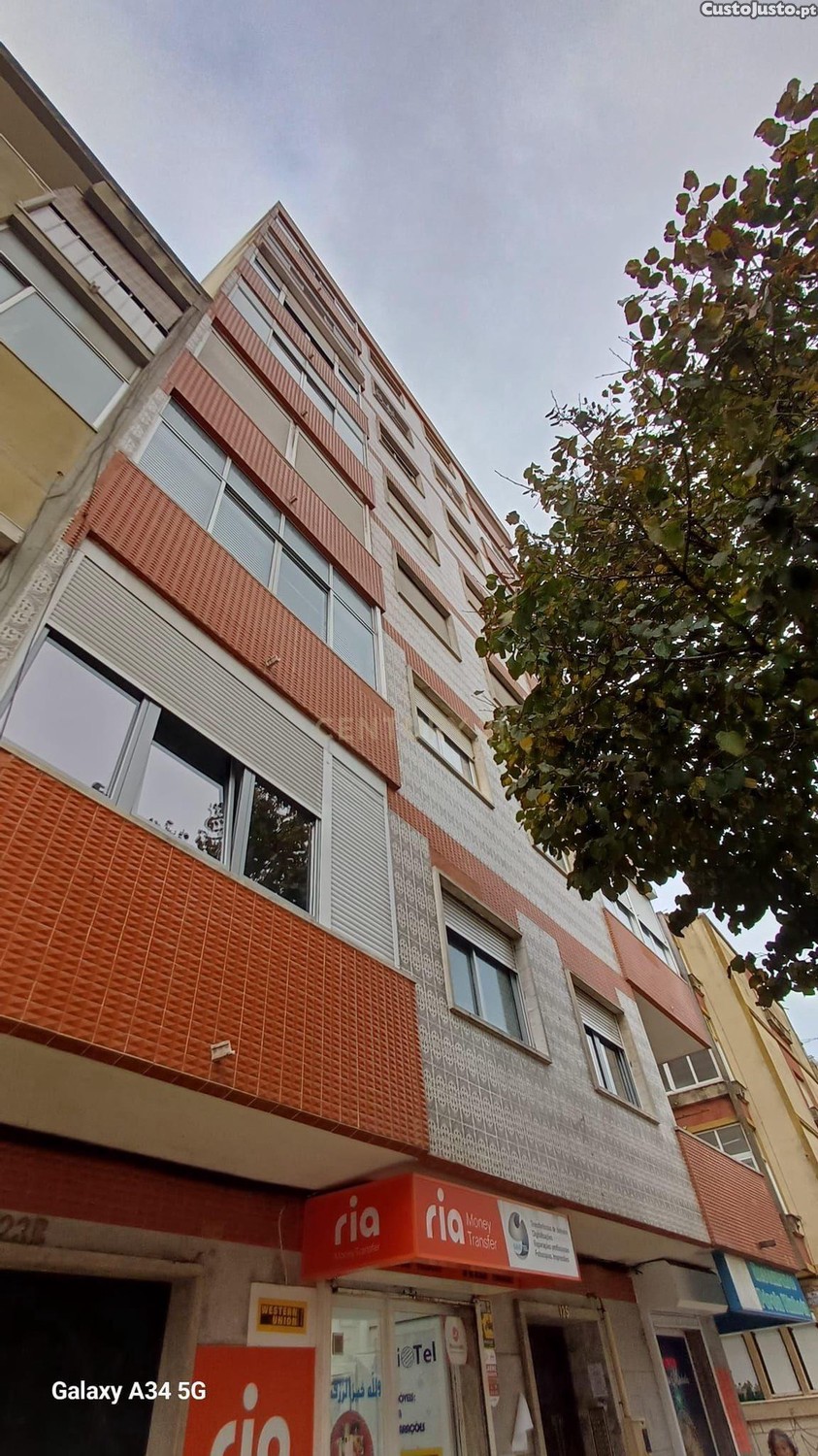 *****RESERVADO*****Apartamento T2 com suite, varanda, 2 elevadores   Queluz (Av. Miguel Bombarda), próximo de estação de comboio
