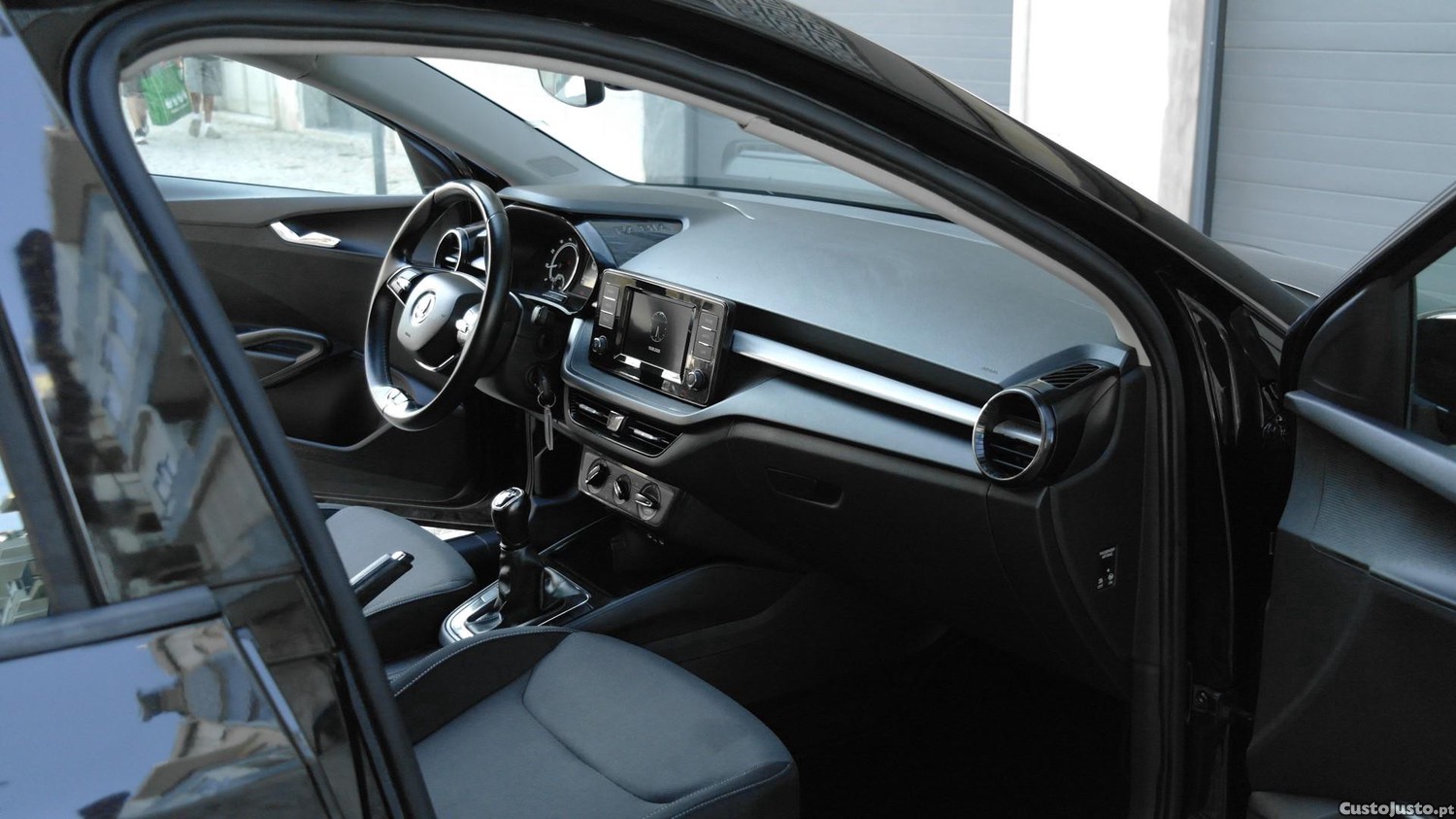 Skoda Fabia 1.0 MPI — fotografia 3
