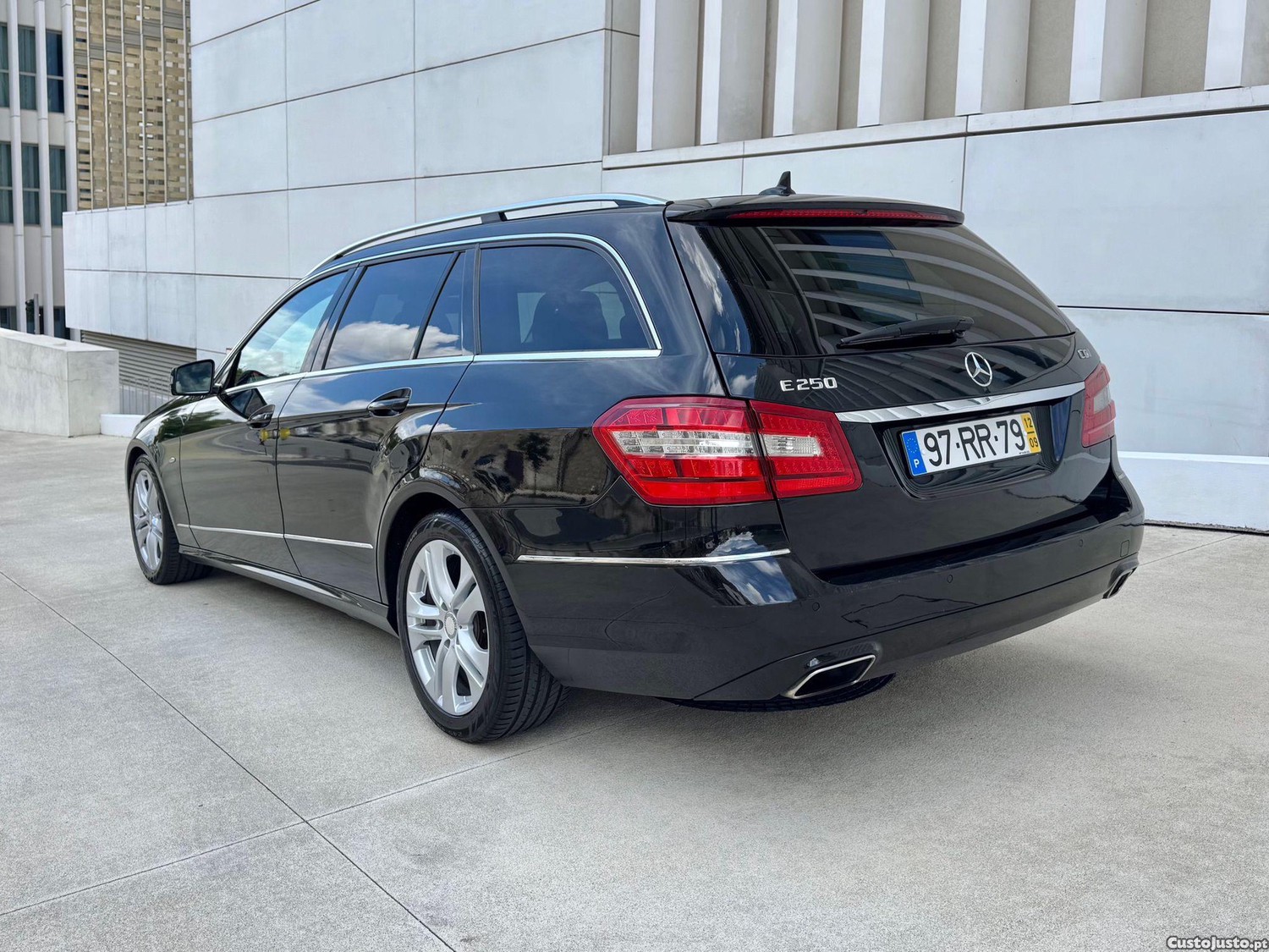Mercedes-Benz E 250 7G-Tronic Avantgarde - 12 foto 4