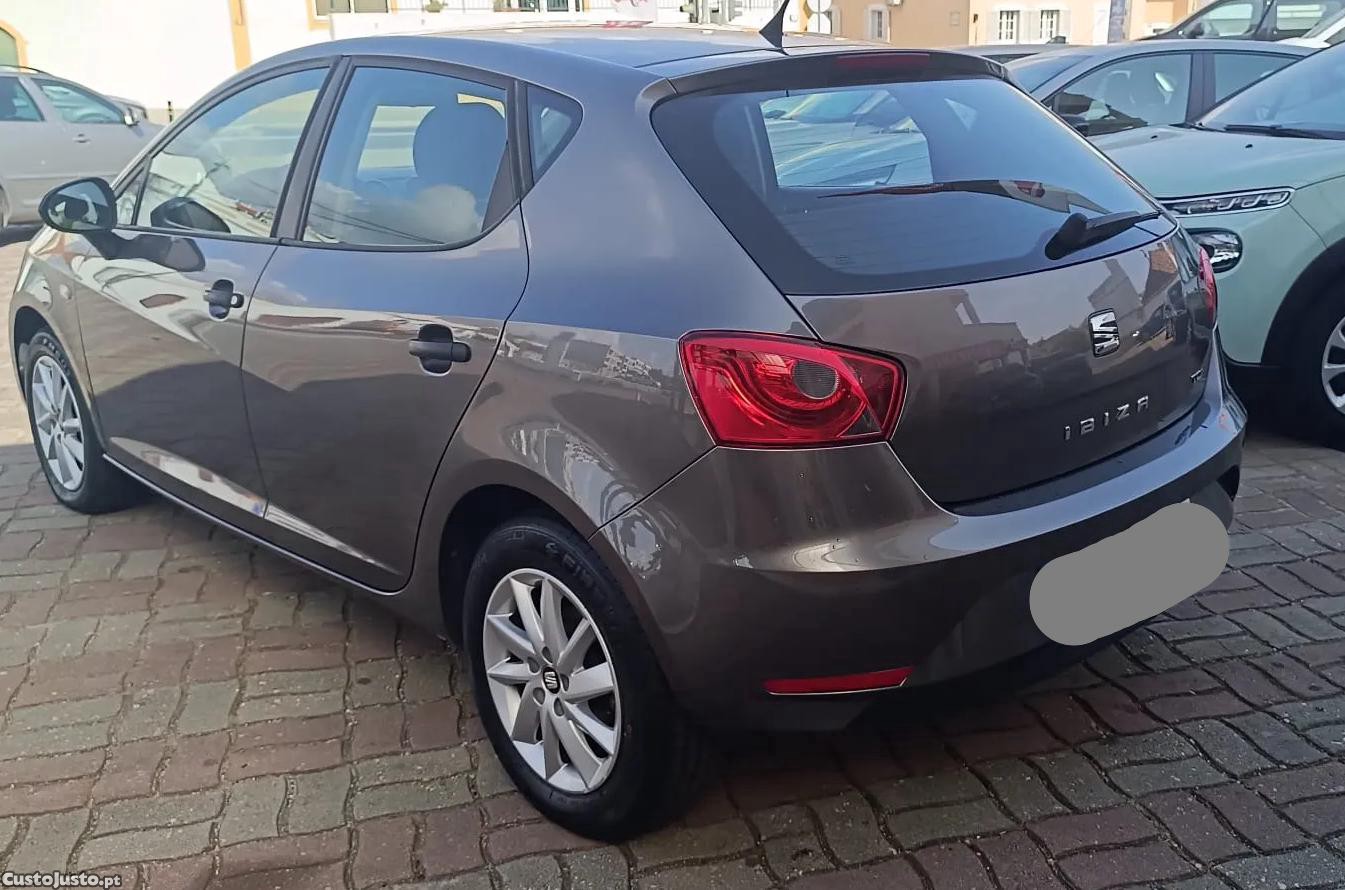 SEAT Ibiza 1.4 Tdi Style — fotografia 4