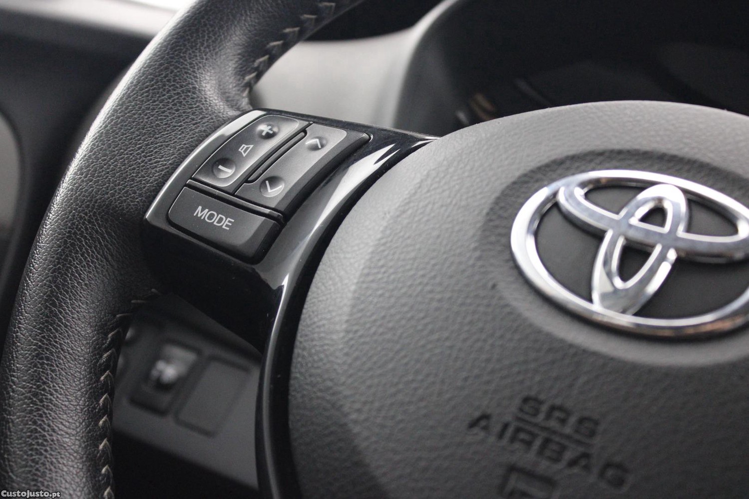 Toyota Yaris 1.0 VVT-I CONFORT — fotografia 31