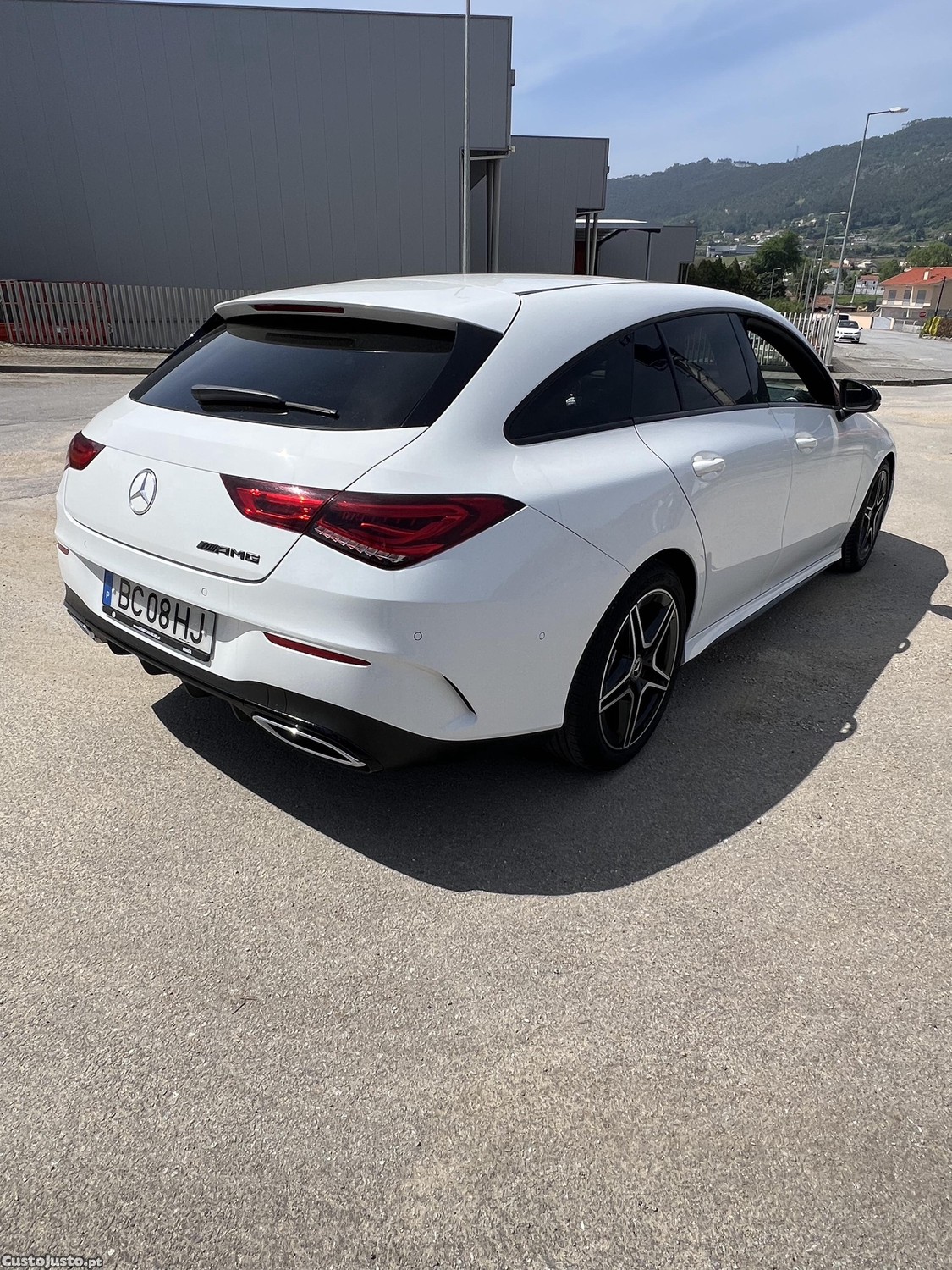 Mercedes-Benz CLA 180 AMG — fotografia 2