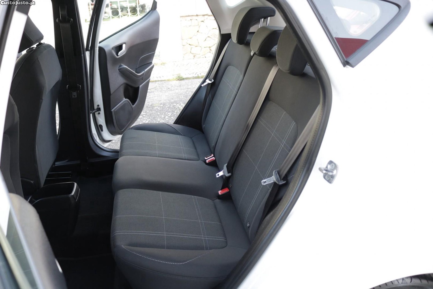 Ford Fiesta 1.5 TDCI Connected — fotografia 38