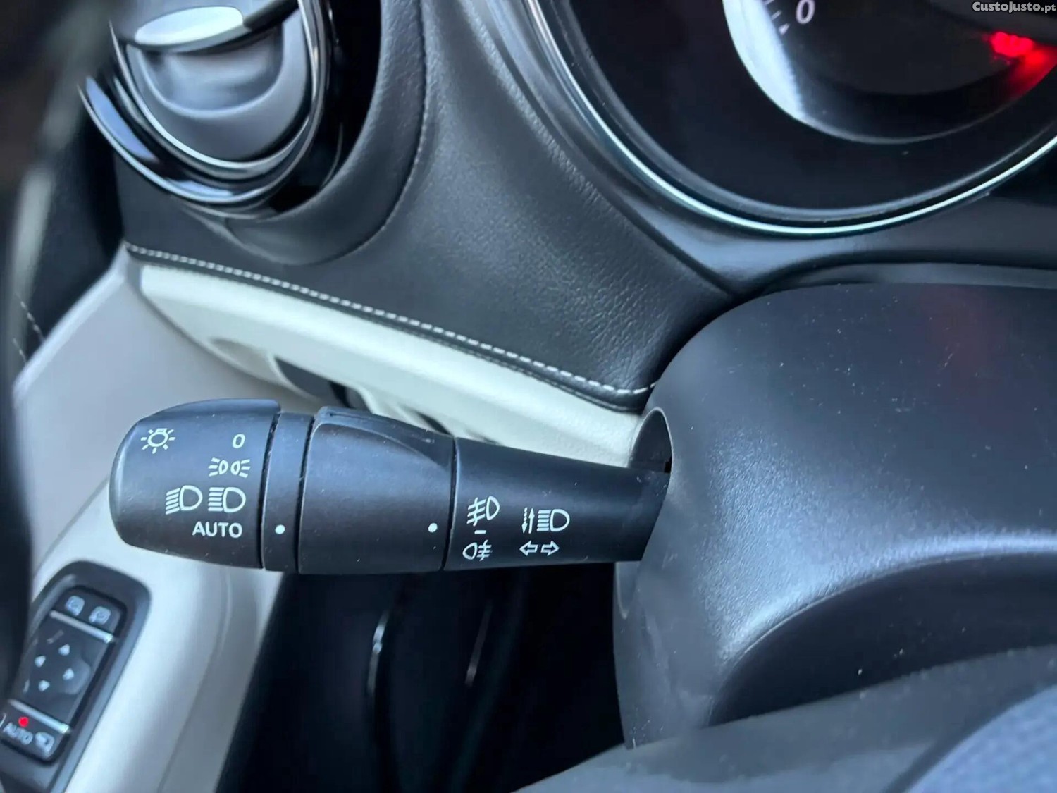 Renault Captur 1.2 TCe Initiale Paris EDC — fotografia 17