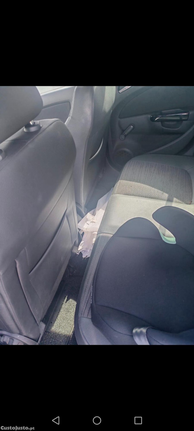 Opel Corsa 1.2 — fotografia 2